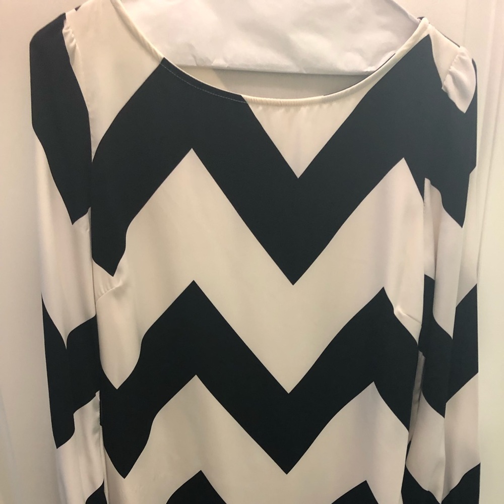 Chevron black and white long sleeve dress sz small
